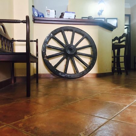 Hostal Pechi Huevar Del Aljarafe Экстерьер фото