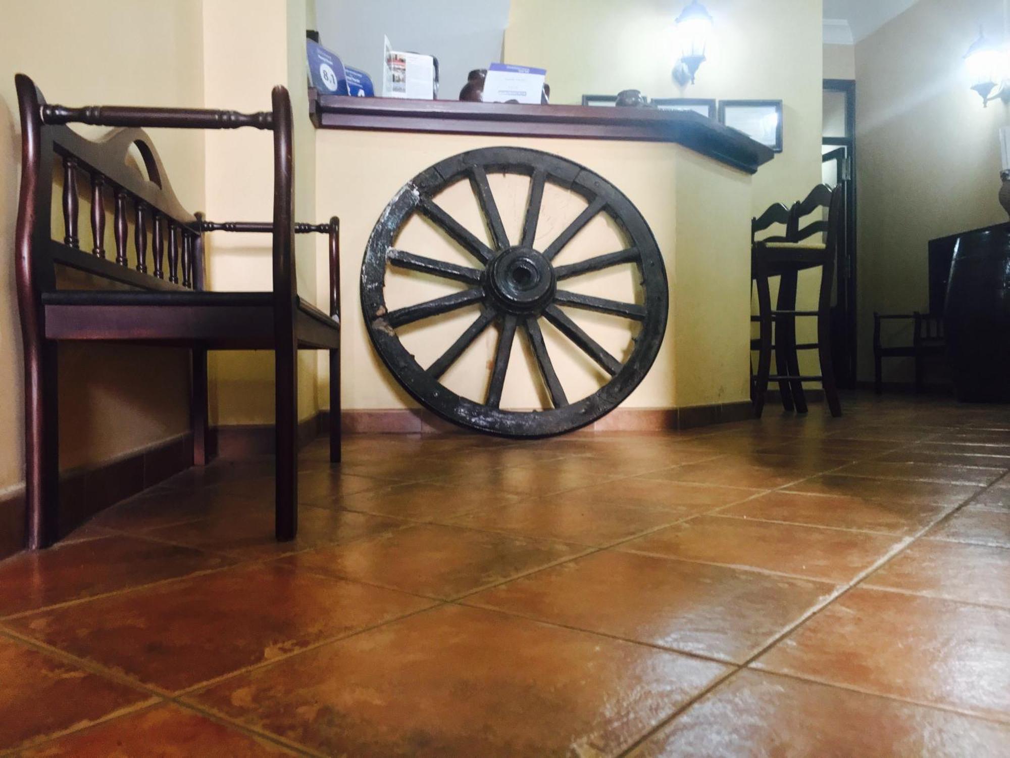 Hostal Pechi Huevar Del Aljarafe Экстерьер фото