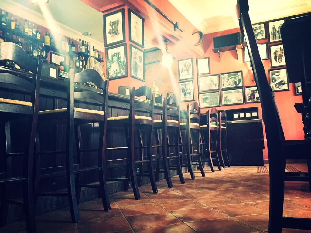 Hostal Pechi Huevar Del Aljarafe Экстерьер фото
