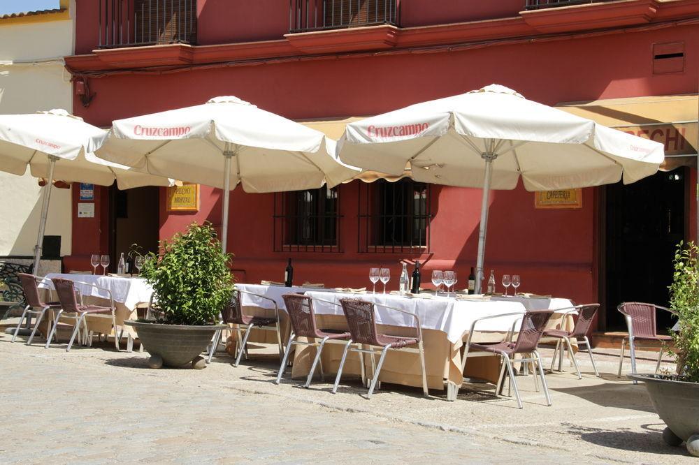 Hostal Pechi Huevar Del Aljarafe Экстерьер фото