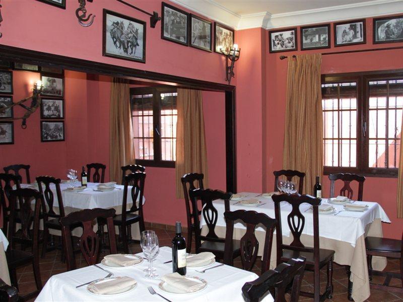 Hostal Pechi Huevar Del Aljarafe Экстерьер фото