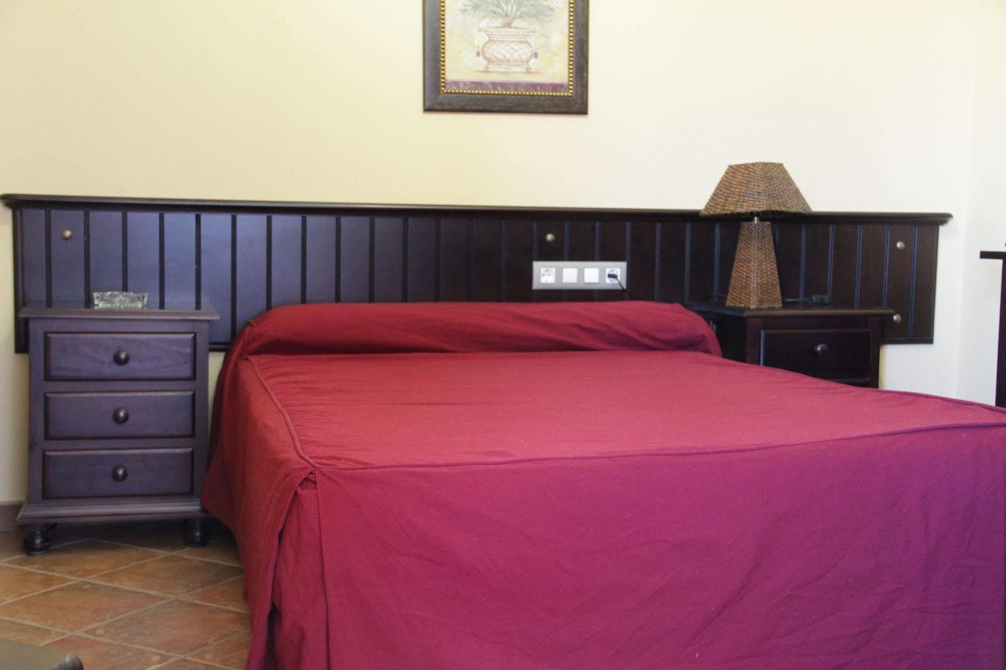 Hostal Pechi Huevar Del Aljarafe Экстерьер фото