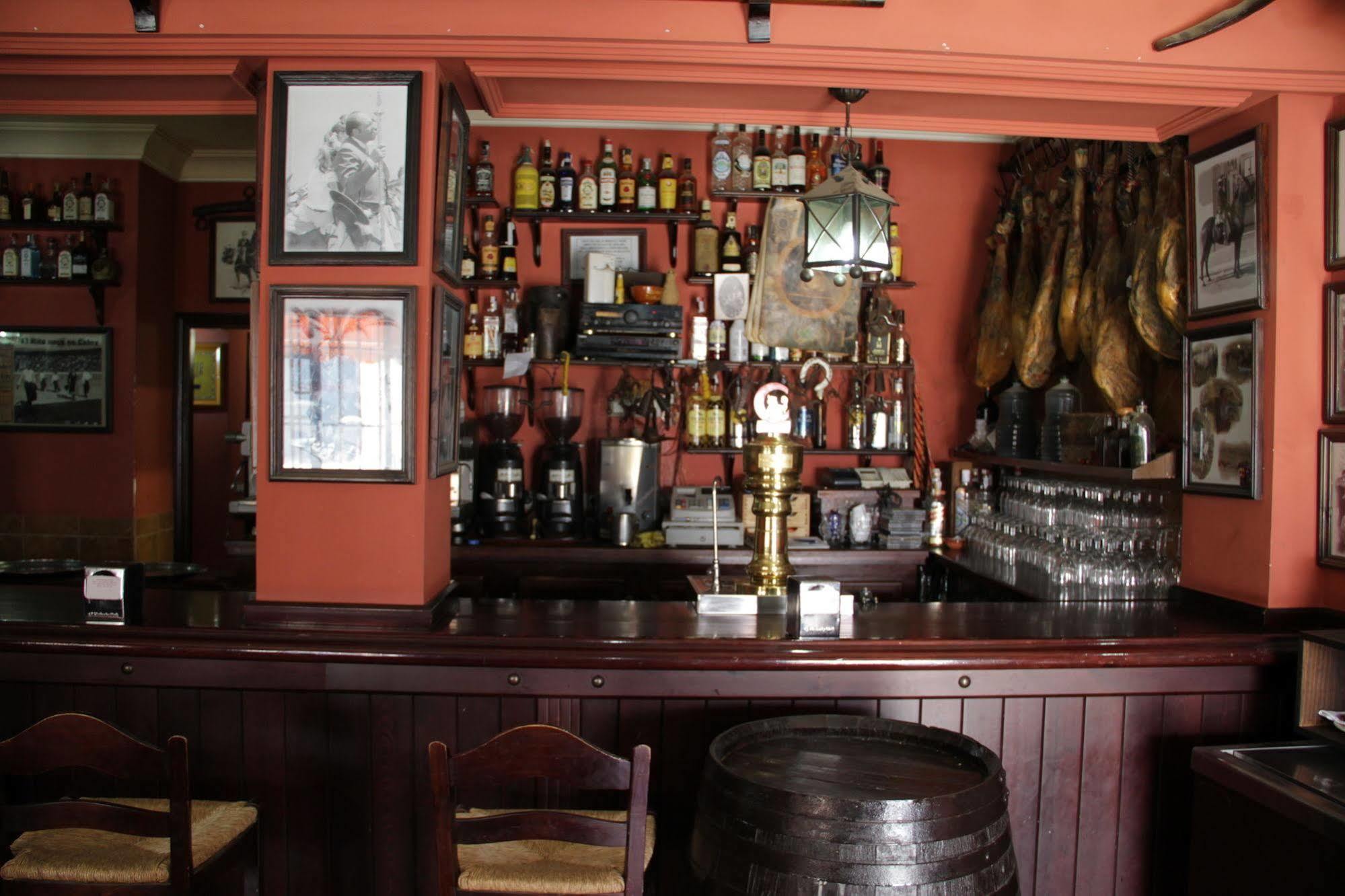 Hostal Pechi Huevar Del Aljarafe Экстерьер фото