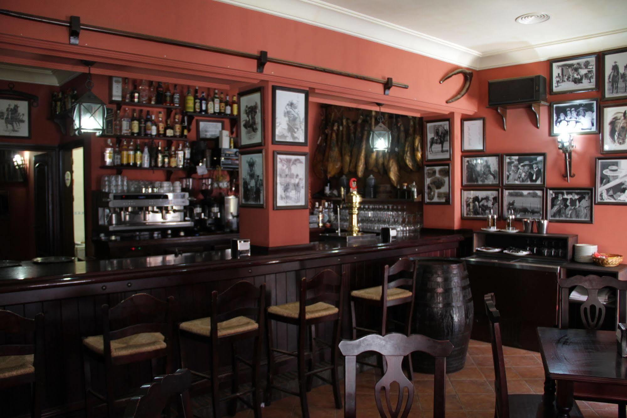 Hostal Pechi Huevar Del Aljarafe Экстерьер фото