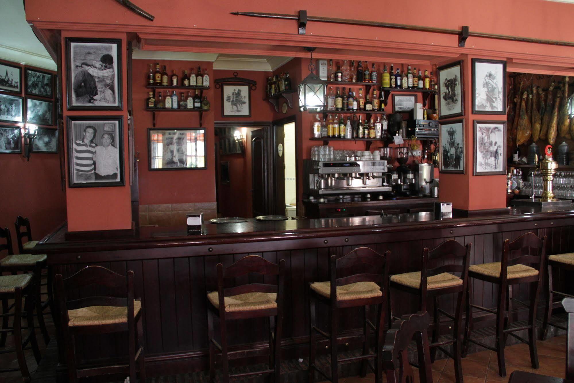Hostal Pechi Huevar Del Aljarafe Экстерьер фото